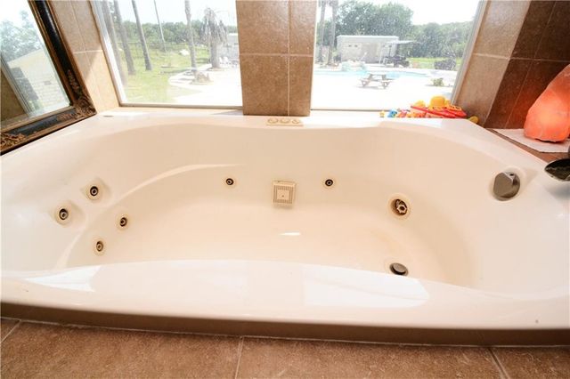 475 Catfish LN, Lockhart, TX 78644