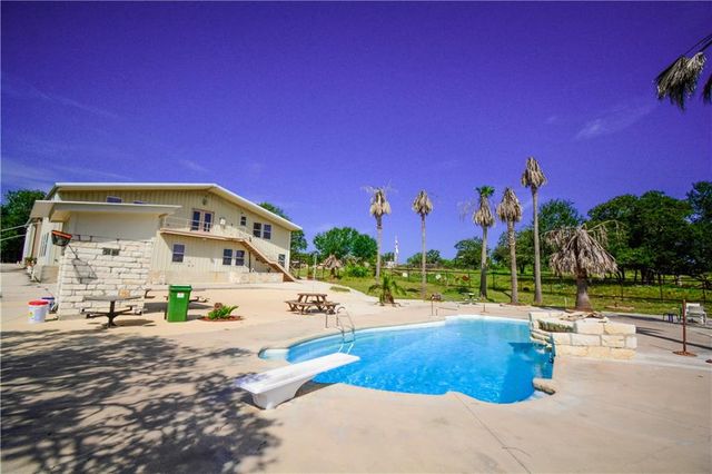 475 Catfish LN, Lockhart, TX 78644