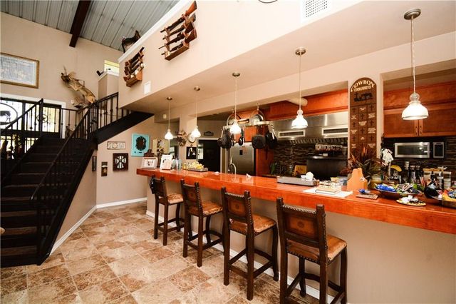 475 Catfish LN, Lockhart, TX 78644