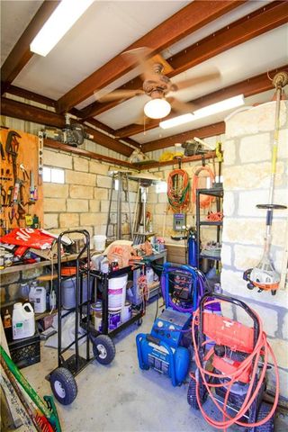 475 Catfish LN, Lockhart, TX 78644