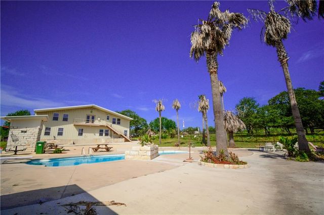 475 Catfish LN, Lockhart, TX 78644