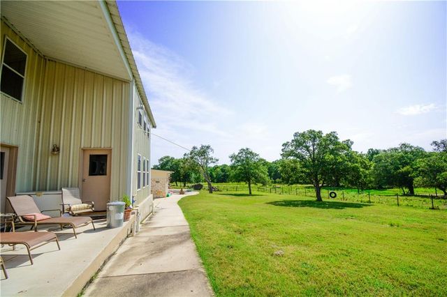 475 Catfish LN, Lockhart, TX 78644