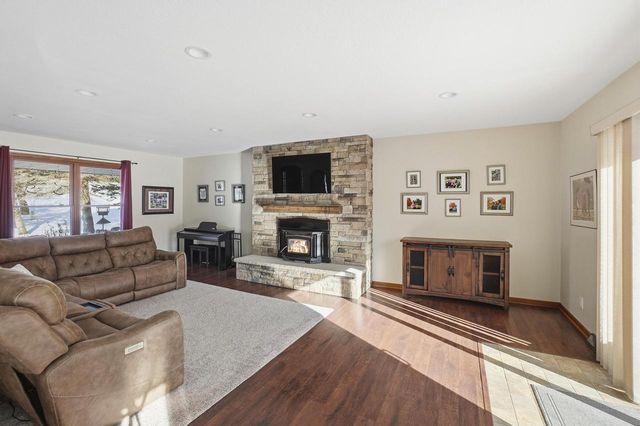 1746 Malibu DRIVE, Cedarburg, WI 53012