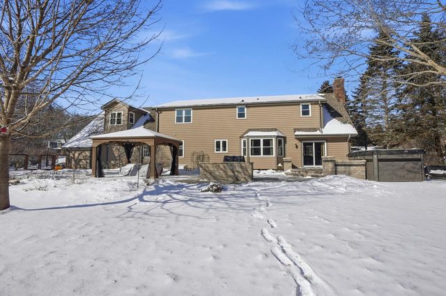 1746 Malibu DRIVE, Cedarburg, WI 53012