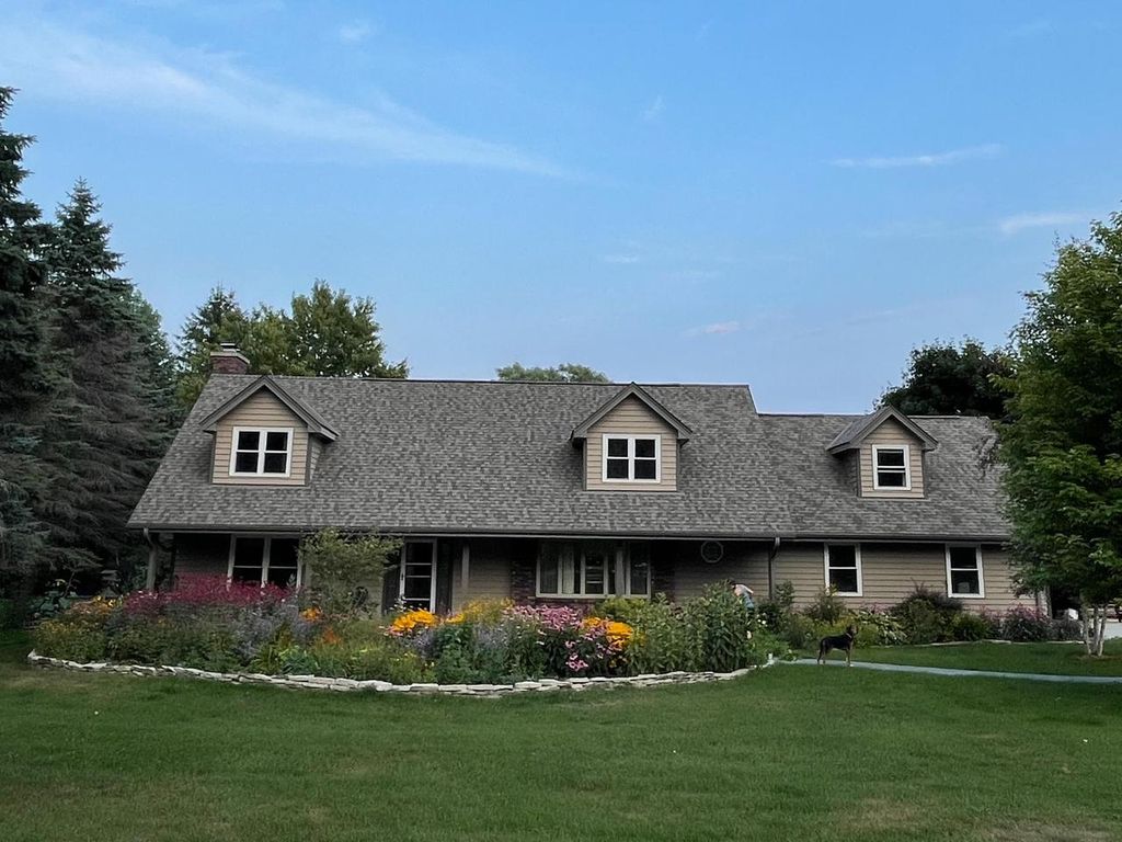 1746 Malibu DRIVE, Cedarburg, WI 53012