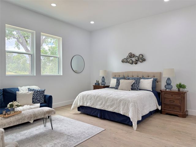 208 Silverleaf Drive, Fort Worth, TX 76112
