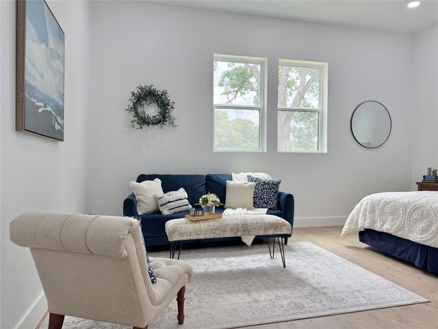 208 Silverleaf Drive, Fort Worth, TX 76112