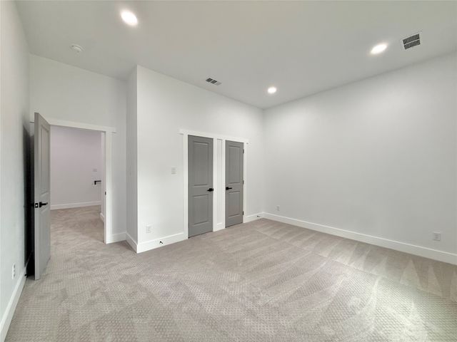 208 Silverleaf Drive, Fort Worth, TX 76112
