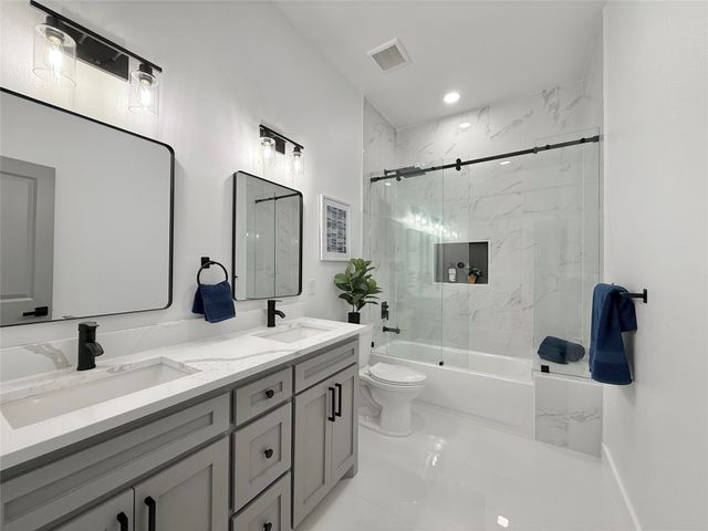 208 Silverleaf Drive, Fort Worth, TX 76112