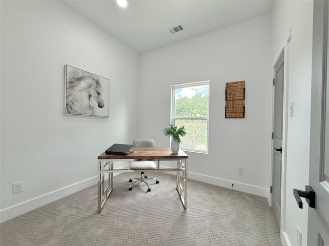 208 Silverleaf Drive, Fort Worth, TX 76112