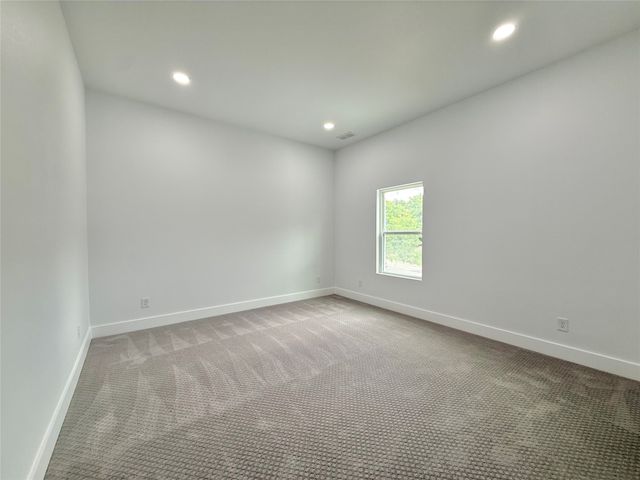 208 Silverleaf Drive, Fort Worth, TX 76112
