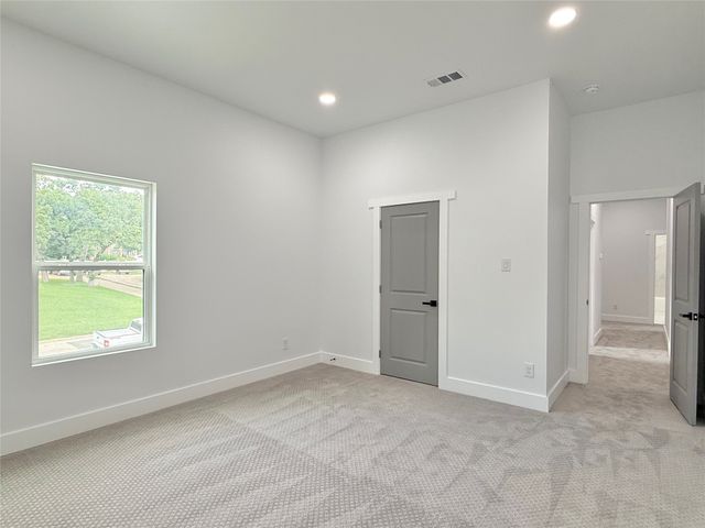 208 Silverleaf Drive, Fort Worth, TX 76112