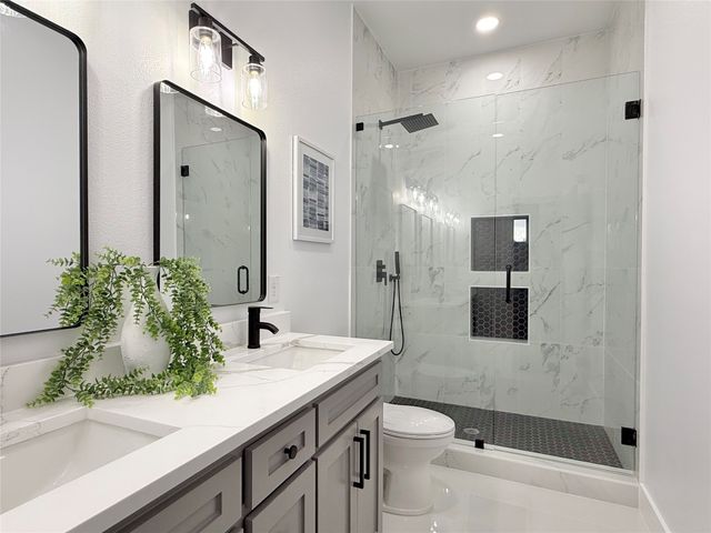 208 Silverleaf Drive, Fort Worth, TX 76112
