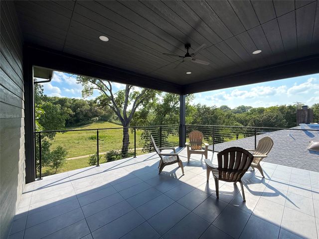 208 Silverleaf Drive, Fort Worth, TX 76112
