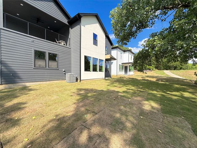 208 Silverleaf Drive, Fort Worth, TX 76112