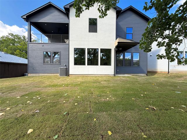 208 Silverleaf Drive, Fort Worth, TX 76112