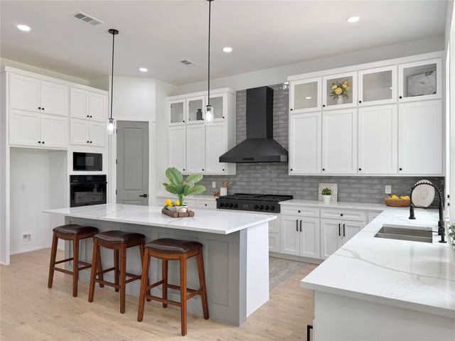 208 Silverleaf Drive, Fort Worth, TX 76112
