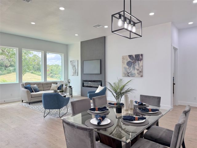 208 Silverleaf Drive, Fort Worth, TX 76112