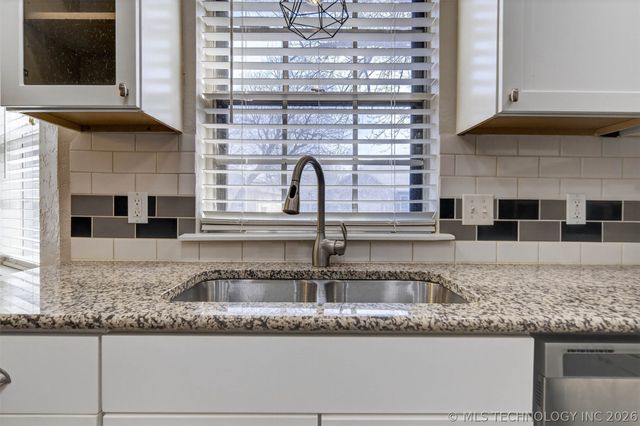 1108 S Poplar Avenue, Broken Arrow, OK 74012