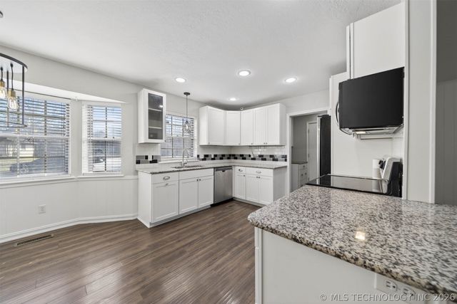 1108 S Poplar Avenue, Broken Arrow, OK 74012