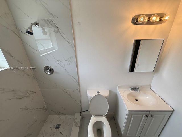 34 SW 5th Street 12, Hallandale Beach, FL 33009