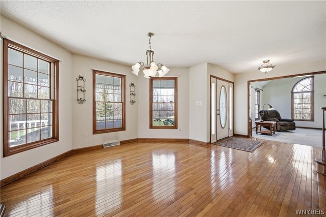 2665 Lakeview Road, Hamburg, NY 14085