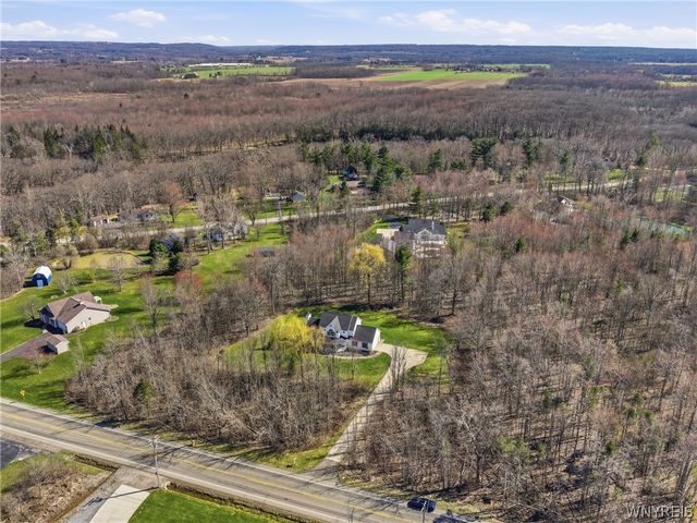 2665 Lakeview Road, Hamburg, NY 14085