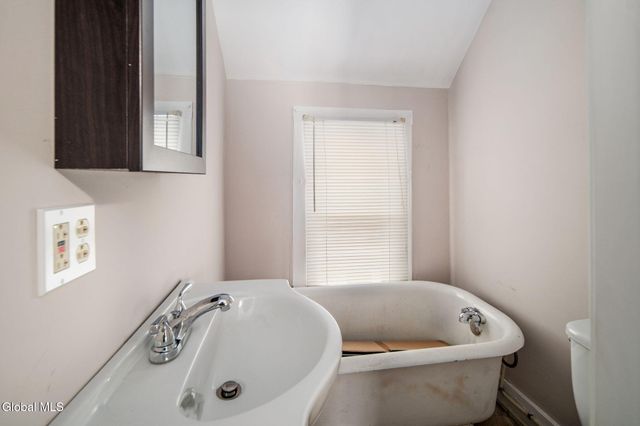 170 Kingsboro Avenue, Gloversville, NY 12078