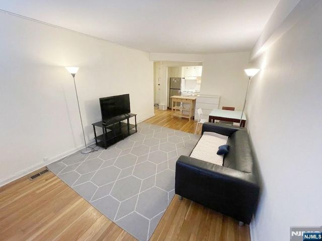 3051 Edwin Avenue 4E, Fort Lee, NJ 07024