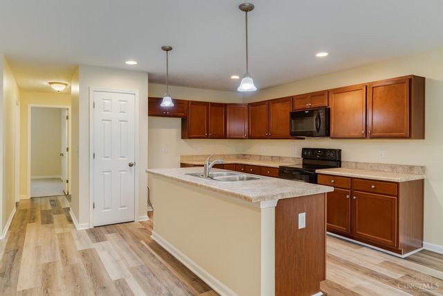 1038 Golden Oak Drive, Hamilton, OH 45013