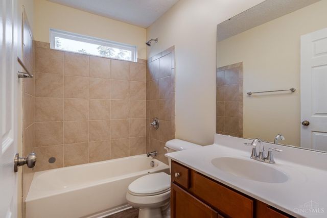 1038 Golden Oak Drive, Hamilton, OH 45013