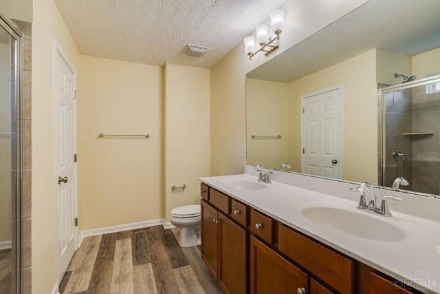 1038 Golden Oak Drive, Hamilton, OH 45013