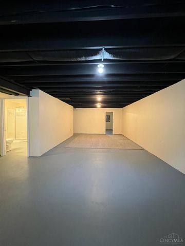 1038 Golden Oak Drive, Hamilton, OH 45013