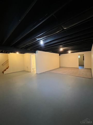 1038 Golden Oak Drive, Hamilton, OH 45013