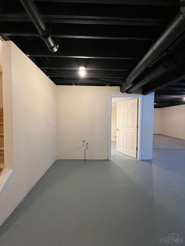 1038 Golden Oak Drive, Hamilton, OH 45013