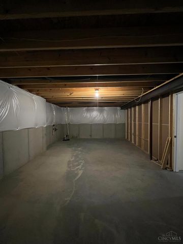 1038 Golden Oak Drive, Hamilton, OH 45013