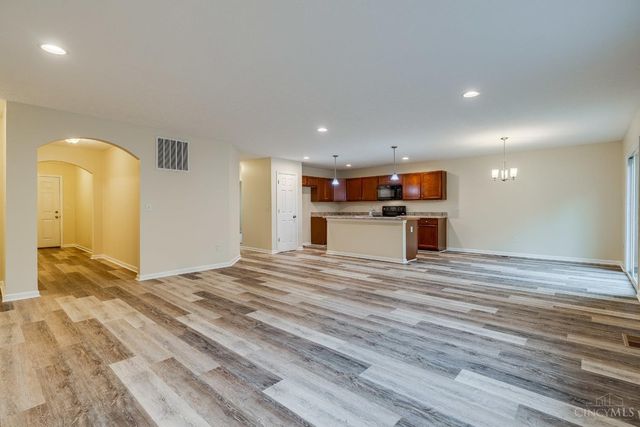 1038 Golden Oak Drive, Hamilton, OH 45013