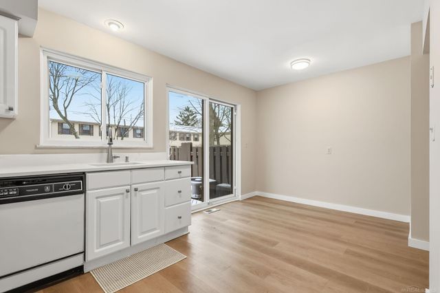 31610 Green Meadow Lane, Warren, MI 48093