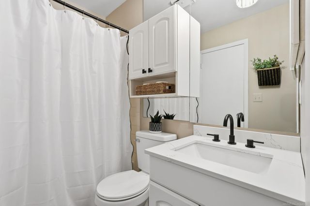 31610 Green Meadow Lane, Warren, MI 48093