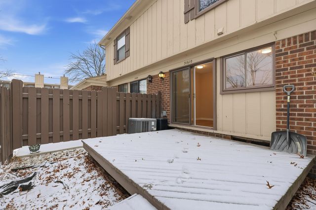 31610 Green Meadow Lane, Warren, MI 48093