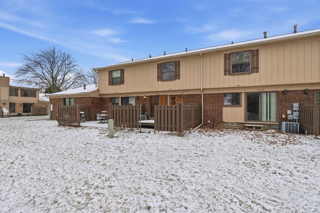 31610 Green Meadow Lane, Warren, MI 48093