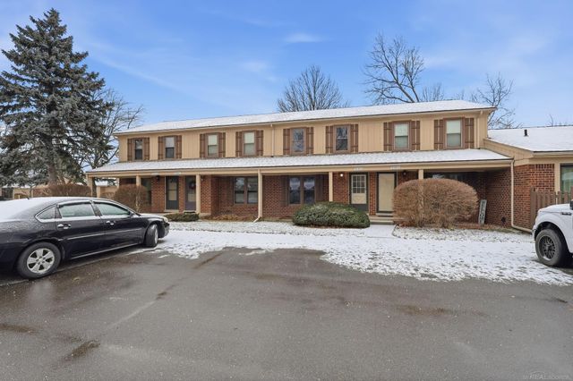 31610 Green Meadow Lane, Warren, MI 48093