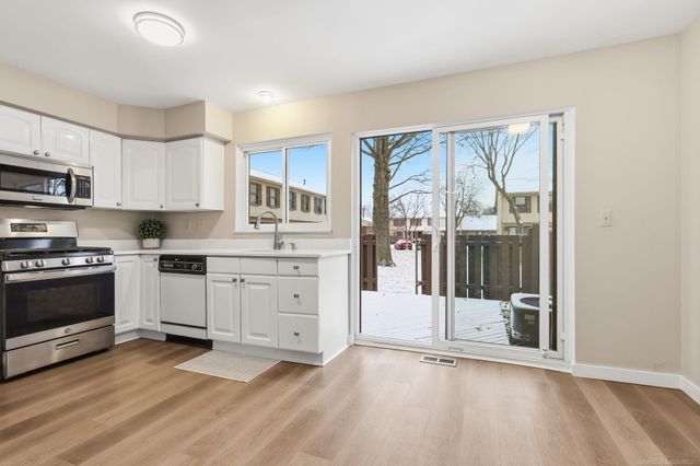 31610 Green Meadow Lane, Warren, MI 48093