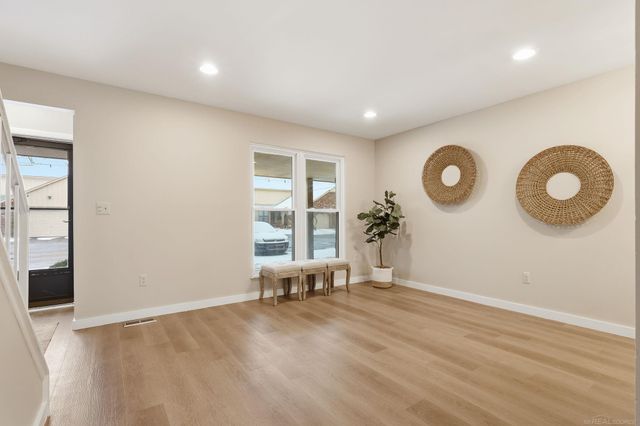 31610 Green Meadow Lane, Warren, MI 48093