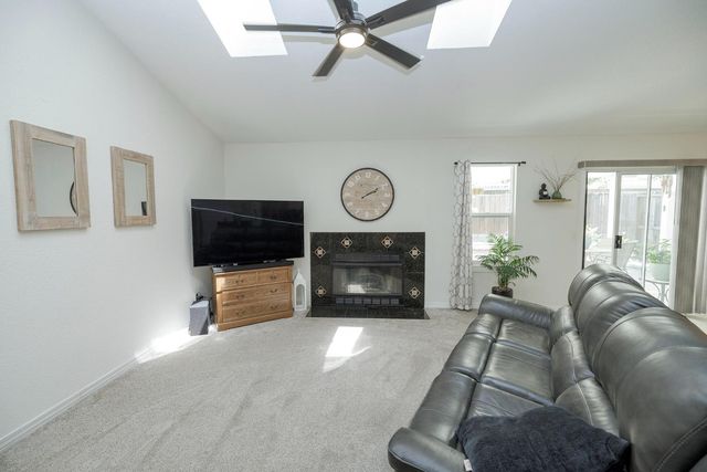 230 Meyenberg Ave, Ripon, CA 95366
