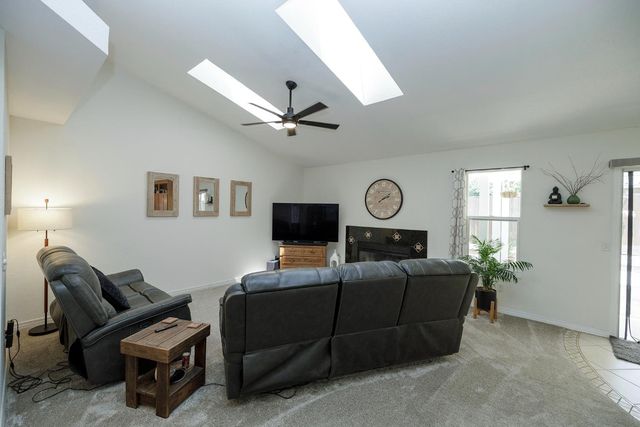 230 Meyenberg Ave, Ripon, CA 95366