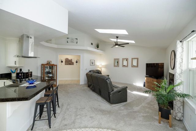 230 Meyenberg Ave, Ripon, CA 95366