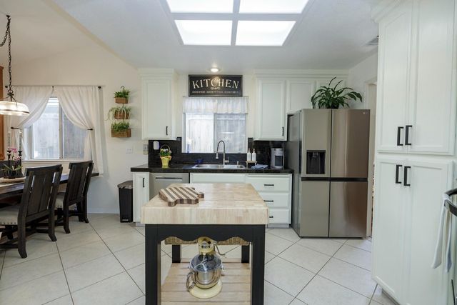 230 Meyenberg Ave, Ripon, CA 95366