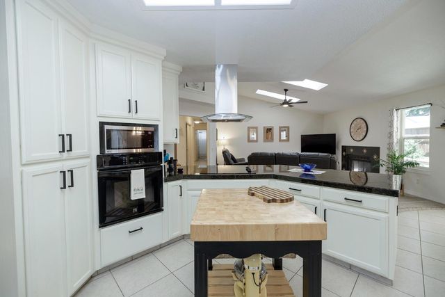 230 Meyenberg Ave, Ripon, CA 95366