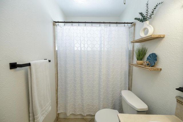 230 Meyenberg Ave, Ripon, CA 95366